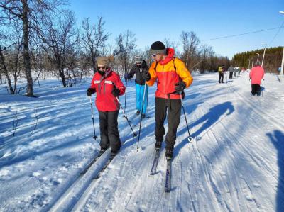 Excursión guiada de esquí de fondo en Tromsø - curso de esquí para principiantes