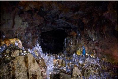 Excursión a un túnel de lava