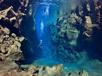 Buceo y snorkel en una fisura terrestre