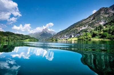 Descubriendo el Valle de Tena, los ibones y picos más espectaculares de Aragón.