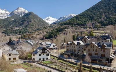 Descubriendo el Valle de Tena, los ibones y picos más espectaculares de Aragón.