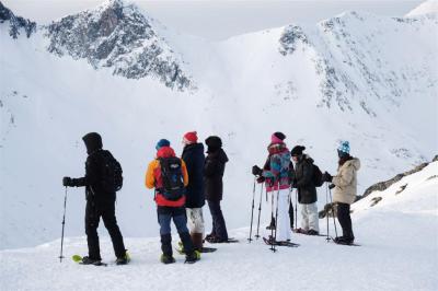 Excursión guiada con raquetas de nieve por Tromsøya (nivel fácil)